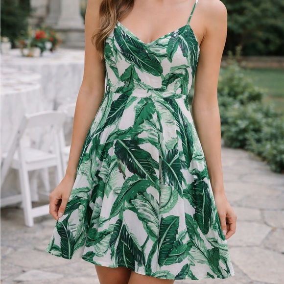 Old Navy Dresses & Skirts - Green Leaf-Print Spaghetti Strap Summer Dress - Size XS